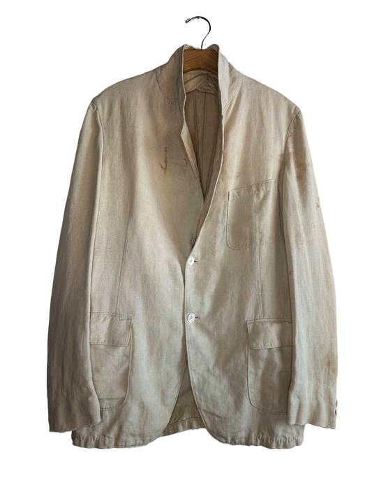linen blazer front view , double buttons, 3 pockets,