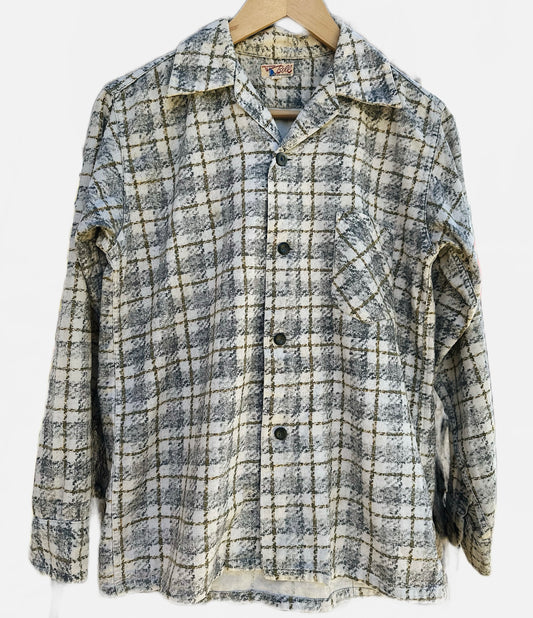 loop collar flannel shirt with single pocket 
