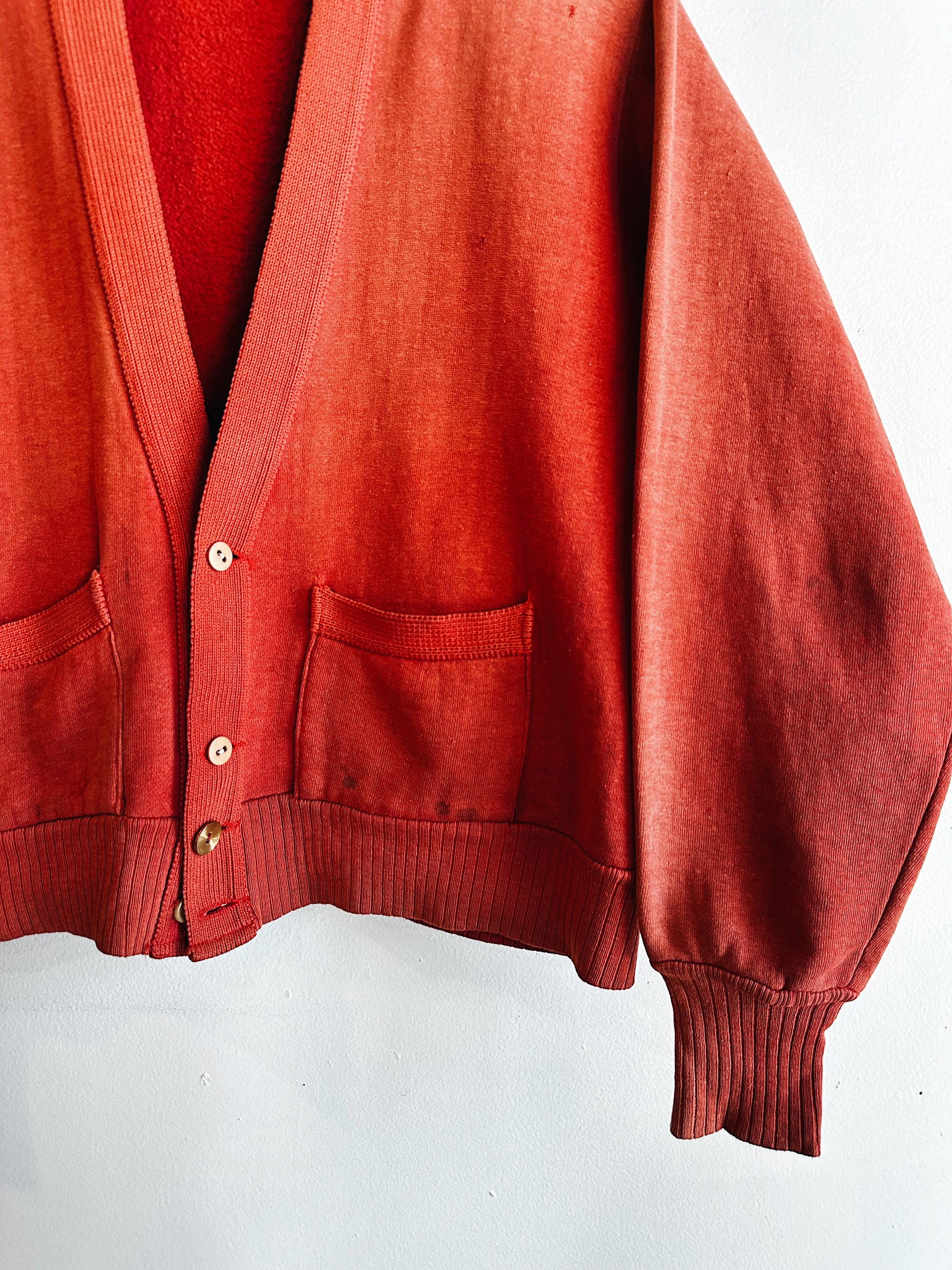 red cardigan rigth detail 